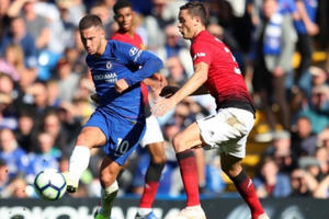 Chelsea đấu MU: Solskjaer phán xử Sarri