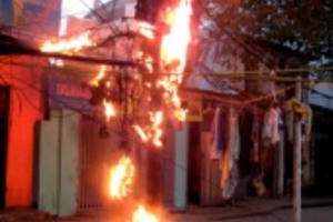 Hà Nội: Nổ lớn do chập điện, cả khu phố náo loạn