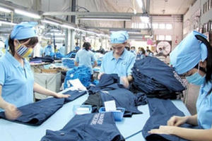 Doanh nghiệp 'gồng mình' chống đỡ