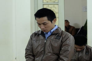 Rủ bạn gái vào nhà nghỉ quan hệ tình dục rồi quay clip tống tiền