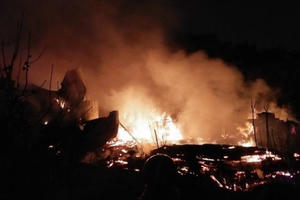 Hà Nội: Bà hỏa ghé thăm nhiều xưởng gỗ bị thiêu rụi trong đêm