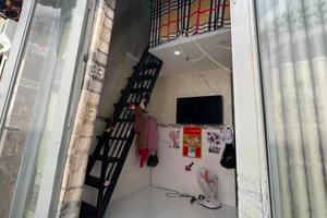 Cha dượng và con gái tử vong bất thương trong phòng trọ