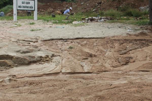 Đà Nẵng: Mưa lớn, bùn từ 40 móng biệt thự trái phép đổ xuống biển