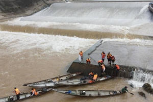 Đoàn công tác Sở GTVT mắc kẹt giữa đập tràn: Sự cố rủi ro đáng tiếc