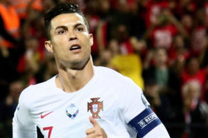 Sợ Covid-19, Ronaldo mua cả 1 hòn đảo để đi tránh.