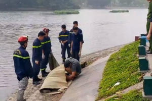 Hà Nội: Phát hiện 2 xác nam thanh niên dưới hồ Bẩy Mẫu