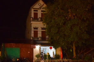 Chồng dùng tay bóp cổ vợ đến tử vong lúc nửa đêm