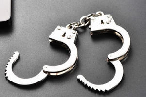 Điều kiện nào để một công dân được xóa tiền án, tiền sự?