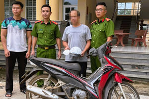 Đồng Nai: Bắt nhanh đối tượng giật 40 tờ vé số của người bán dạo ở Xuân Lộc Đồng Nai: Bắt nhanh đối tượng giật 40 tờ vé số của người bán dạo ở Xuân Lộc