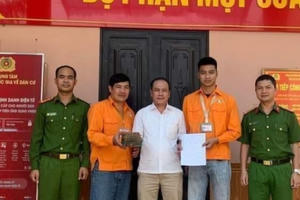 Nhân viên xe buýt trả lại gần 200 triệu do người đi đường đánh rơi