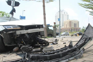 Xế sang Audi nát bươm trong khu đô thị Phú Mỹ Hưng