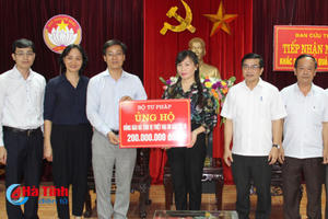 Bộ Tư pháp trao 200 triệu hỗ trợ đồng bào vùng bão Hà Tĩnh