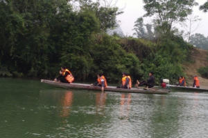 Tìm thấy thi thể nam hiệu trưởng nhảy sông tự vẫn