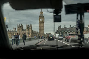 Trận chiến thế kỷ giữa Uber và taxi tại London