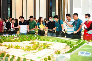 Càng biến động, tâm lý chung vẫn xem bất động sản là kênh “giữ tiền” bền vững