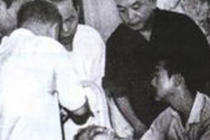 Phút lâm chung, Bác Hồ khóc khi Trung ương xin phép được lo “việc riêng” của Người Phút lâm chung, Bác Hồ khóc khi Trung ương xin phép được lo “việc riêng” của Người