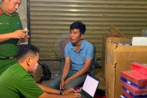 Phát hiện kho hàng lớn thuốc tây và bao cao su giả