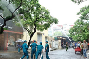 Sẵn sàng ứng phó khi xảy ra cháy lớn, cháy lan sang chợ xe máy đồ cũ tại phường Dịch Vọng