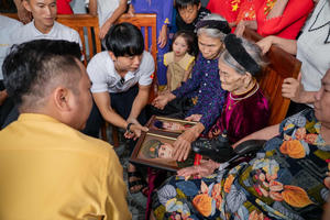 Món quà ý nghĩa ngày Quốc khánh dành tặng Mẹ Việt Nam Anh hùng Hồ Thị Tứ