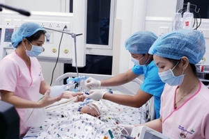 Cặp song sinh dính liền đã được đưa ra khỏi phòng mổ