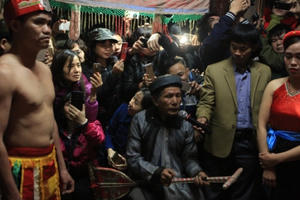 Hai linh vật làm “chuyện ấy” trong Lễ hội Linh tinh tình phộc được làm bằng gì?