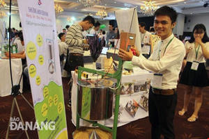 Khởi nghiệp từ... máng heo