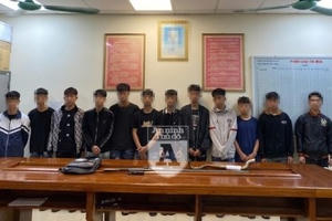 Bắt giữ nhóm thiếu niên vác hung khí lên vườn Quốc gia Ba Vì