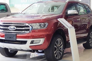 Hàng loạt xe ô tô giảm giá sâu: Đón bản mới và ế ẩm kích cầu