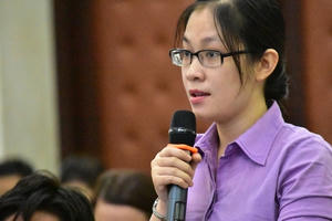 Công chức trẻ vẫn phải... nhờ mẹ nuôi