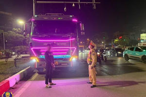 CSGT Hà Nội xuyên đêm kiểm tra, xử lý xe quá khổ, quá tải