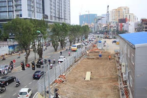 Tạo lực đẩy cho nền kinh tế: Nới nợ công, cứu tổng cầu