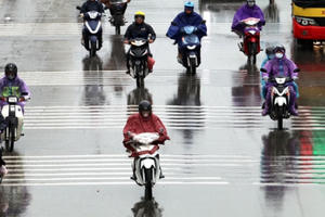 Bắc Bộ và Trung Bộ mưa nhỏ, trời rét, Nam Bộ nắng