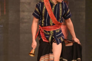 Trấn Thành suýt lộ hàng vì diễn quá sung