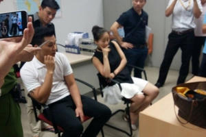 Vụ buôn lậu vàng qua cửa khẩu sân bay Nội Bài: Đã xác định 4 cục kim loại là vàng 99,99%