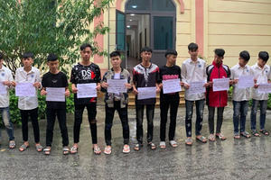 Triệu tập nhóm thanh thiếu niên "choai" lạng lách, đánh võng trên đường