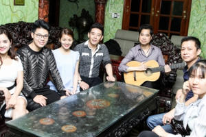 Học trò đến biệt thự riêng nghe Ngọc Sơn hướng dẫn Bolero