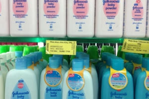 Người tiêu dùng có quyền "tố cáo" sản phẩm Johnson & Johnson gây ung thư