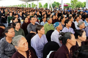 Người dân quê nhà rơi lệ xem Lễ truy điệu Chủ tịch nước Trần Đại Quang