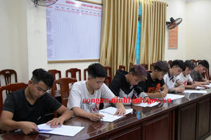 Triệu tập nhóm thanh niên mang hung khí hỗn chiến và cướp tài sản