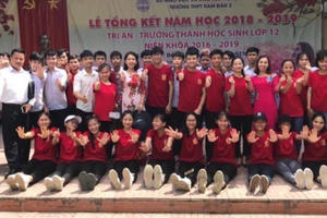 Ngưỡng mộ lớp học nghèo vùng “rốn lũ” Nghệ An có 39/40 học sinh đậu đại học