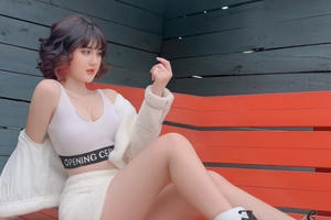 Hot girl gợi cảm chăm chỉ làm đủ nghề: Thợ làm tóc, xe ôm, người mẫu...