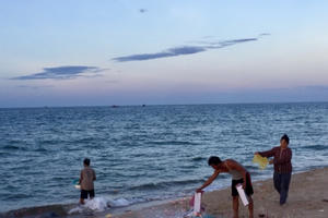 Thừa Thiên Huế: Đang làm rõ vụ thi thể nam thanh niên trôi dạt vào bờ biển