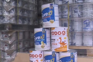 Quản lý thị trường TP HCM tạm giữ hàng nghìn hộp sữa không rõ nguồn gốc