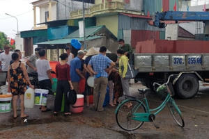 Nghệ An: Điều động xe chuyên dụng cung cấp nước sạch miễn phí cho người dân