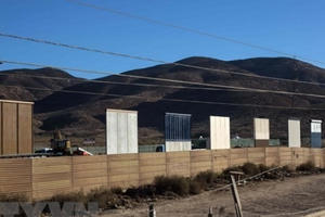Mỹ đẩy nhanh việc xây dựng bức tường biên giới với Mexico