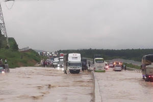 Nguyên nhân cao tốc Phan Thiết - Dầu Giây bị ngập là do mưa