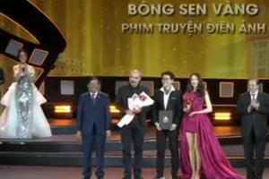 Phim “Tro tàn rực rỡ” nhận Giải Bông Sen Vàng