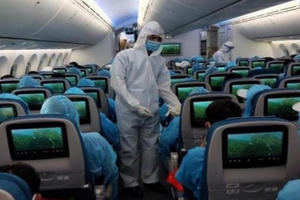 Tạm dừng cấp phép chuyến bay về từ Anh, Nam Phi Tạm dừng cấp phép chuyến bay về từ Anh, Nam Phi