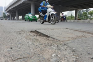 Hố ga trên đường Vành đai 3 đồng loạt xuống cấp, chủ đầu tư nói gì?