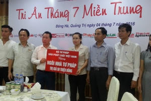 Báo Pháp Luật Việt Nam tổ chức chương trình từ thiện tại Miền Trung